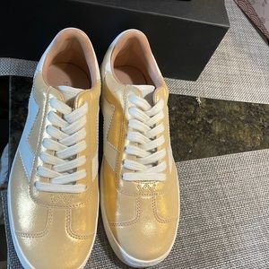 100% new women sneakers